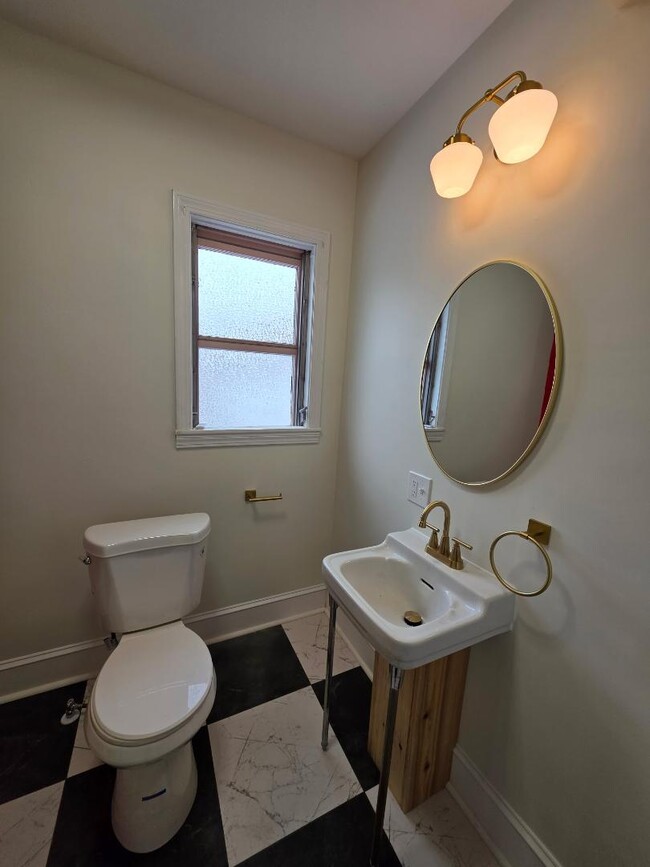 Building Photo - 159 Oak Park