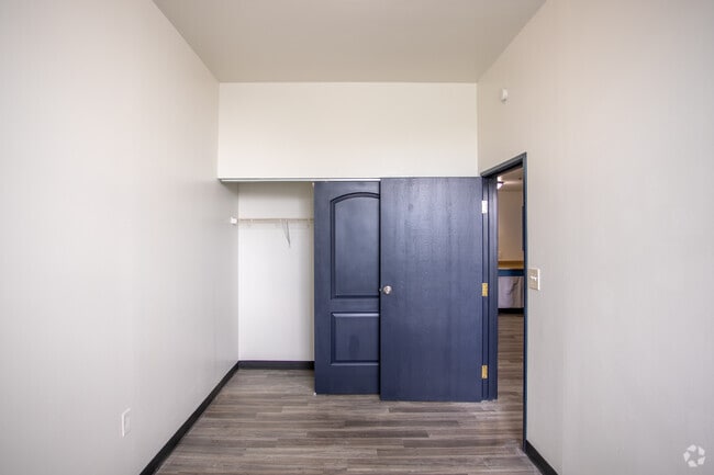 3BR, 1BA - 950 SF - Renaissance North