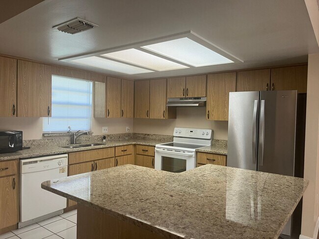 Building Photo - 2112 W Martin St