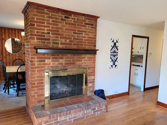 Building Photo - 3412 Dogwood Dr