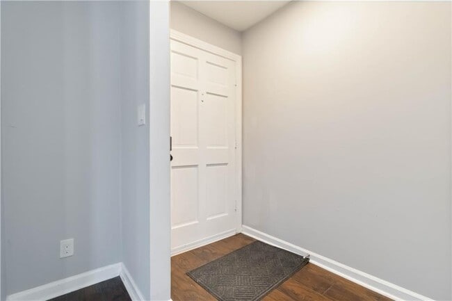 Building Photo - 46 Le Parc Fontaine