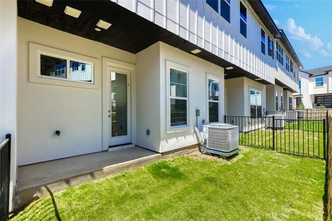 Building Photo - 12001 Vista Parke Dr