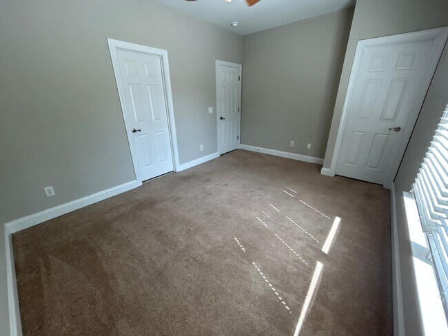 Building Photo - 3 Bedroom | 3.5 Bathroom Raleigh Townhome