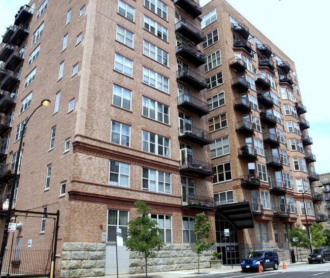 Building Photo - 500 S Clinton St