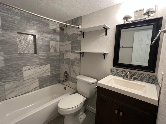 Building Photo - 7202 Twin Crest Dr