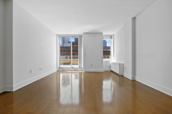 Building Photo - 88 Morgan St