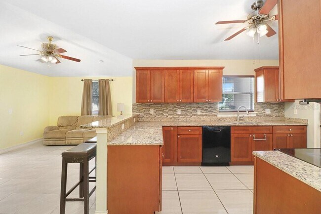 Building Photo - 1131 Dogwood Ave
