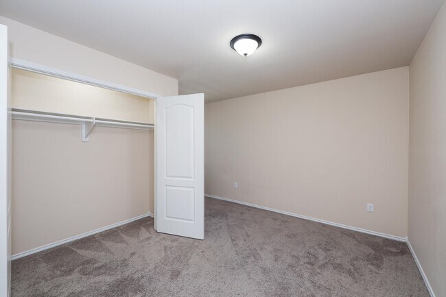 Building Photo - 5609 Montevista Dr