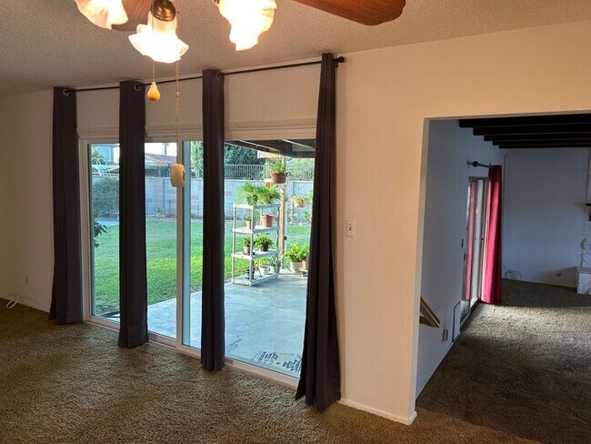 Building Photo - GREAT 3BD HOUSE WITH INCREDIBLE OUTDOOR SP...
