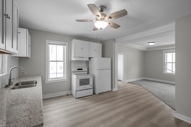 Building Photo - 509 W Baker St