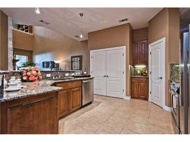 Building Photo - 9122 Balcones Club Dr