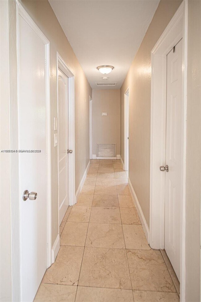 Building Photo - 1531 Moffett St