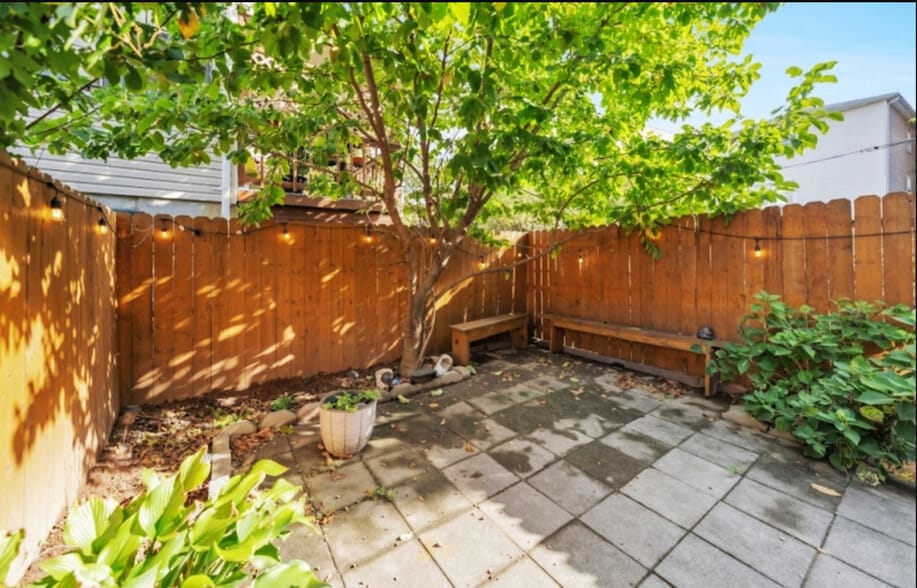 Shared Backyard - 13 2nd Ave