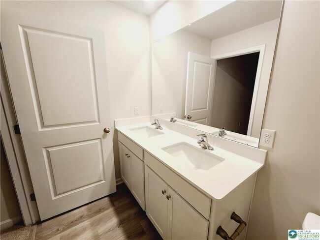 Building Photo - 1255 Susan Cir