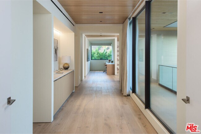 Building Photo - 9255 Swallow Dr