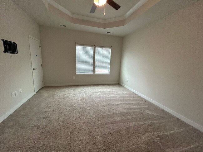 Building Photo - Welcome to our 3 Bedroom Townhome in Norfo...