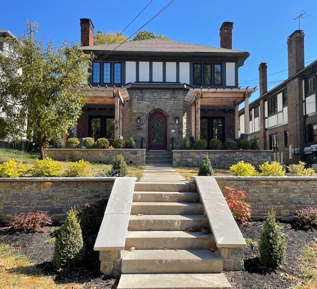 Location, Location! Beautiful remodeled building 2 blocks from Hyde Park Square! - 3514 Mooney Ave