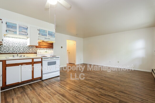 Building Photo - 207 Columbia Ave