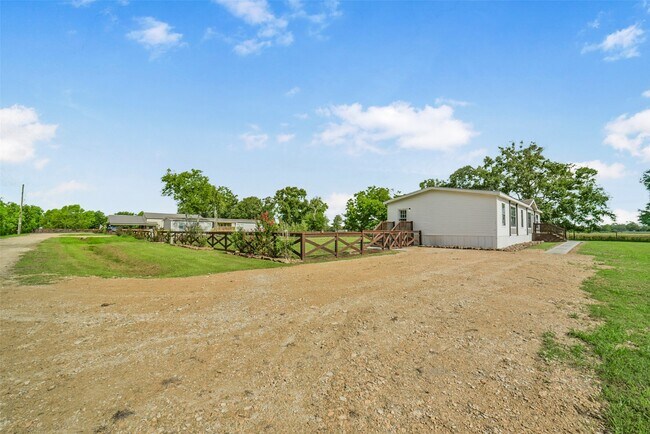 Building Photo - 1566 County Rd 610