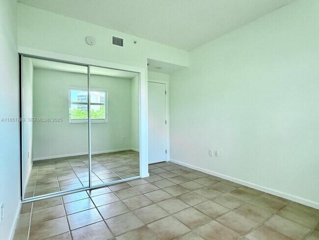 Building Photo - 185 SE 14th Terrace