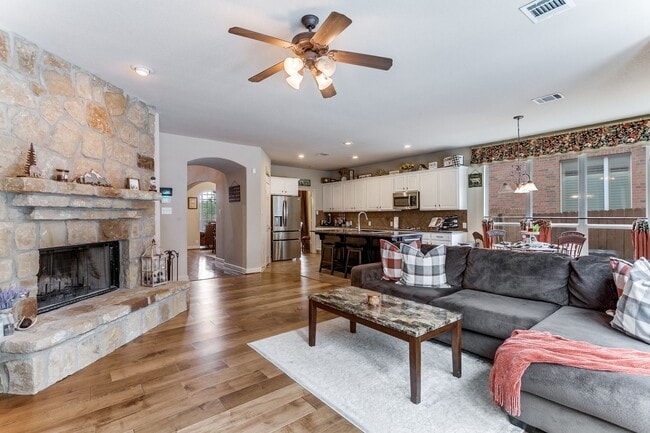 Building Photo - GORGEOUS HOME IN BELTERRA WITH SPARKLING POOL & SERVICE INCLUDED