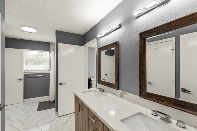 Building Photo - 12423 Honeywood Trail