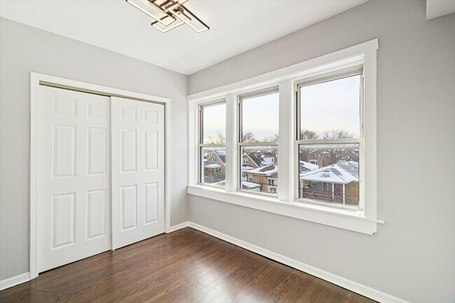 Building Photo - 6224 N Albany Ave