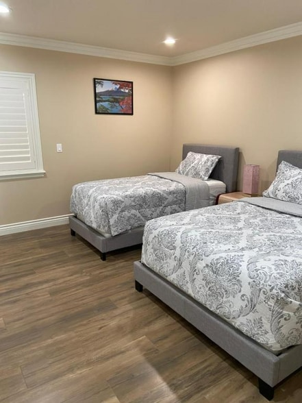 Building Photo - 9303 De Adalena St