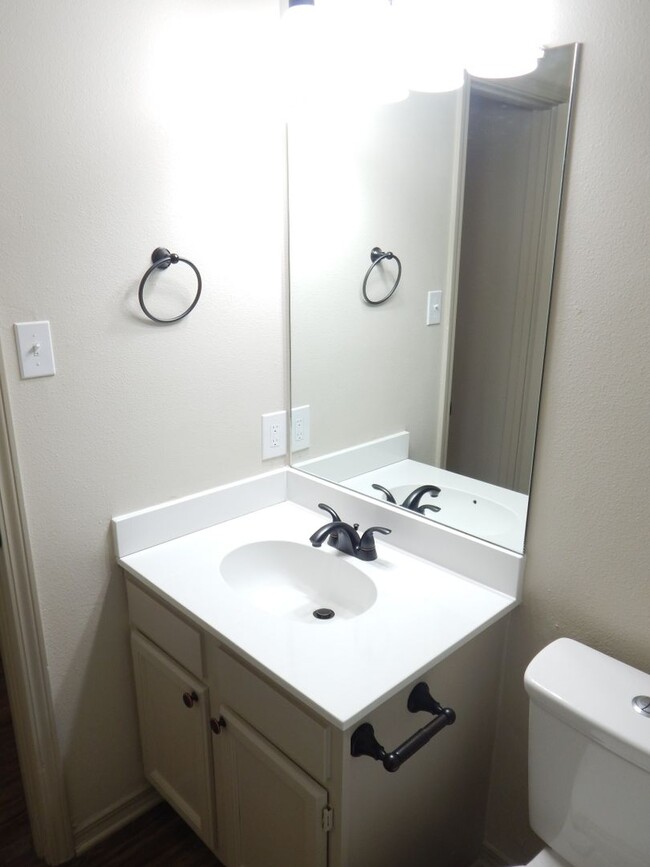 Building Photo - Whitehouse ISD - Beautiful 3 Bedroom, 2 Ba...