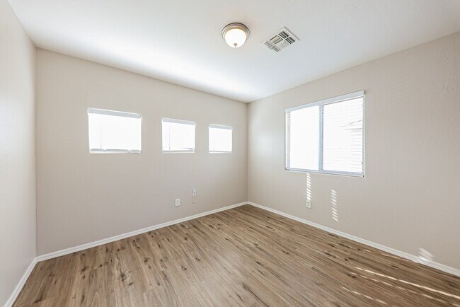 Building Photo - 24236 W Lasso Ln