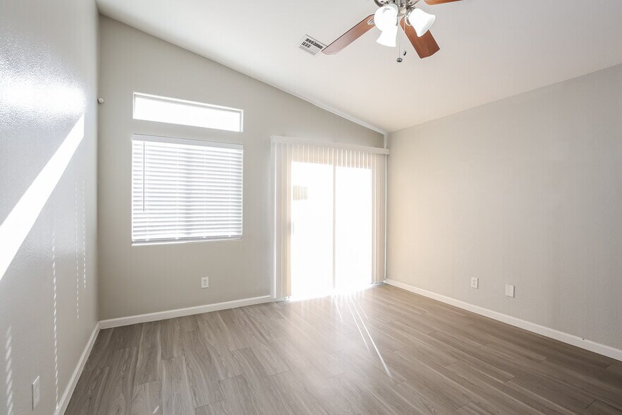 Building Photo - 511 Shallow Mist Ct