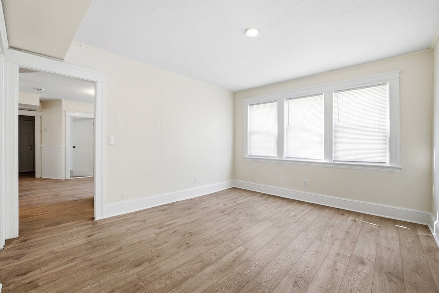 Building Photo - 12 Hillside St