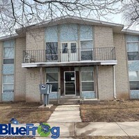 Building Photo - 210 N Summit St