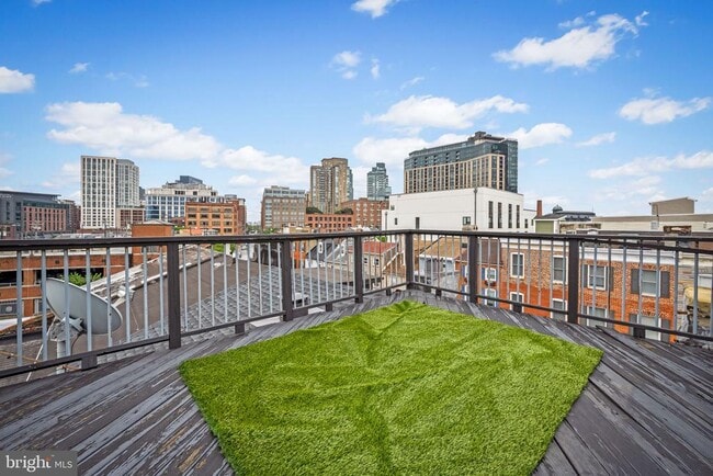 Building Photo - 307 S Exeter St