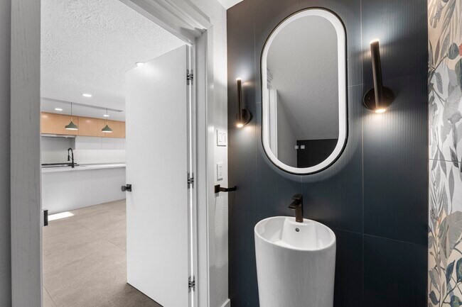 Building Photo - 2703 Crossvine Cir