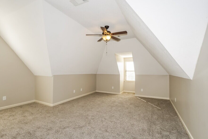 Building Photo - 15 Willow Springs Ln