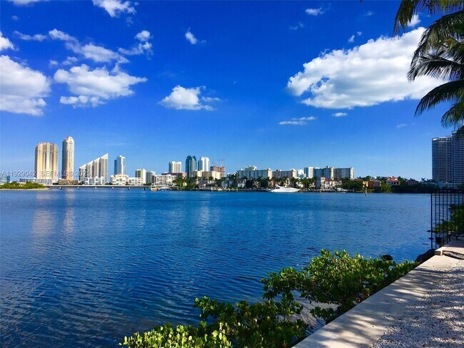 Building Photo - 3255 NE 184th St