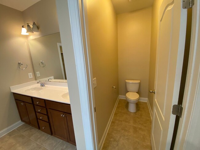Building Photo - AVAILABLE NOW!-BUNGALOW STYLE HOME -JUST B...