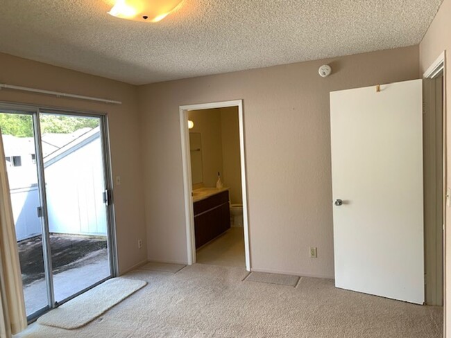 Building Photo - Hokuloa C - 3 bedroom, 3 bath townhouse w/...