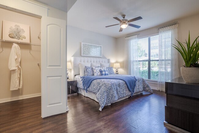 Building Photo - Make This Space Your Own!