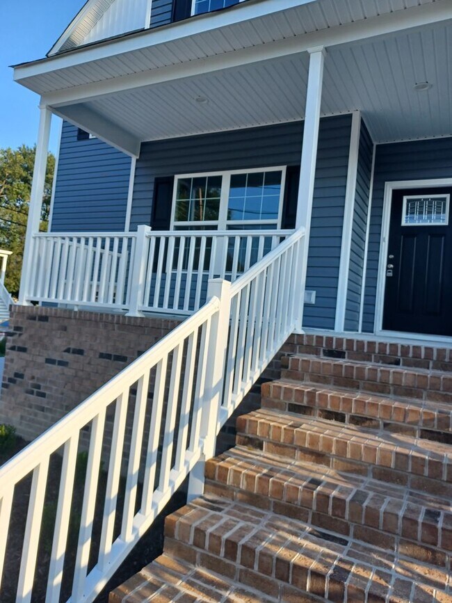 Building Photo - Newly Constructed 5 Bedroom Home in Hampton