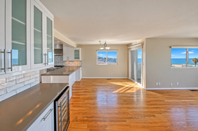 Building Photo - 4021 Crest Dr