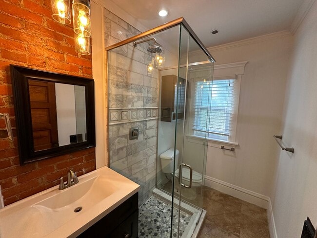 Building Photo - Hunter Ave 1045-1047 GW2