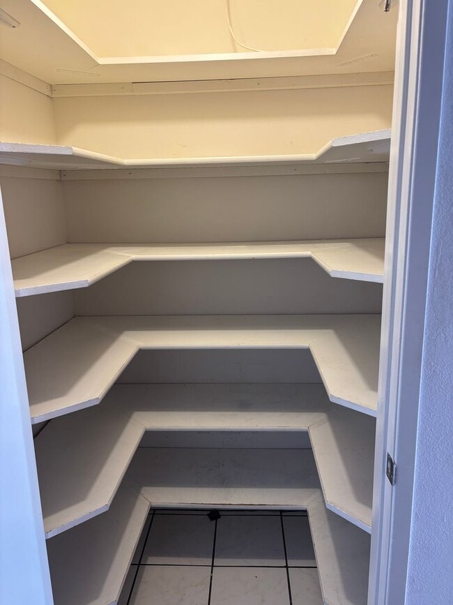 Building Photo - 10208 Pinewood Ave