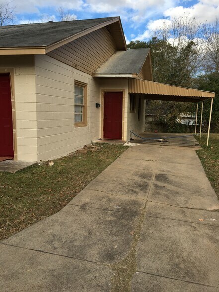 Building Photo - 1006 James Ct