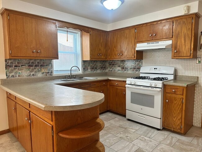 Building Photo - 3517 W 79th St