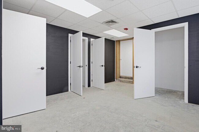 Building Photo - 100 W Front St