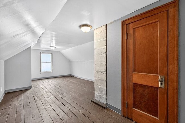 Building Photo - 389 E 160th St