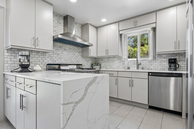 Building Photo - 3701 Keenan Ln