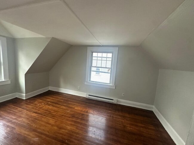 Building Photo - Updated 3 bedroom 1 bath single family home